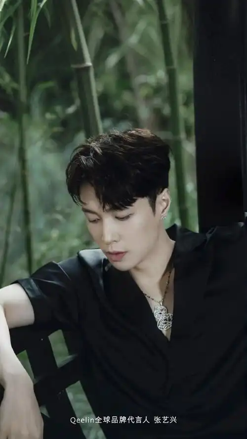 240323|麒麟更新张艺兴高清壁纸1p    谁家公子落林间,颜如玉,胜潘安.
