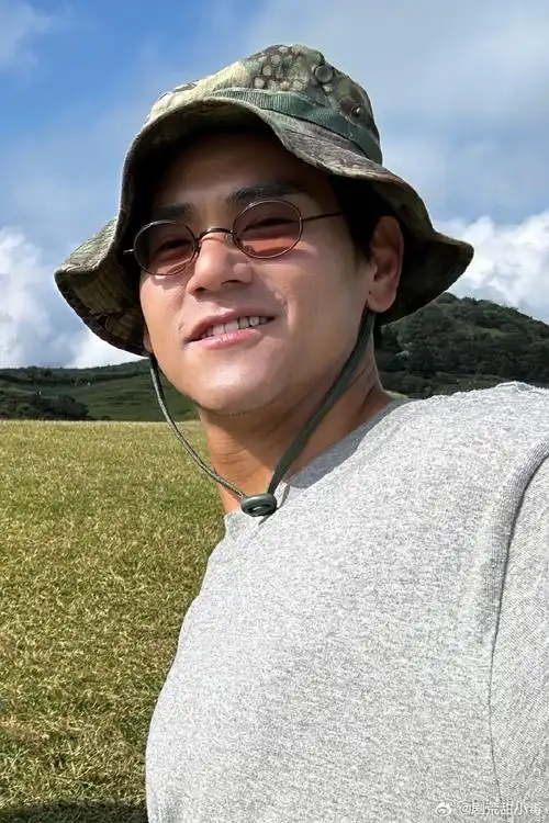 没认出彭于晏##彭于晏你咋自拍的啊