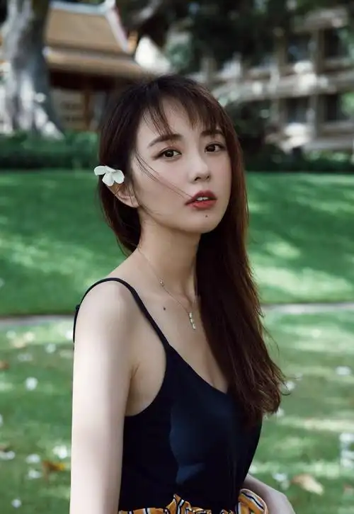 看完孙耀琦的穿搭咱们可以照搬了秋季搭配皮夹克更帅更有型