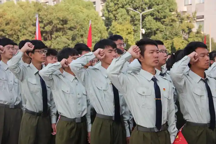 "我与祖国共奋进——国旗下的演讲"特别主题团日活动举行