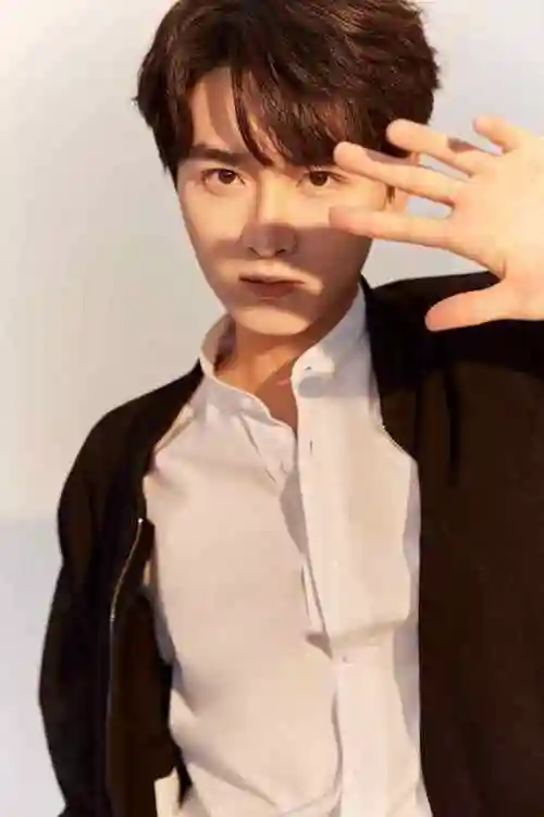 泽东官宣新人演员刘思博故事脸张力十足潜力无限泽东官宣新人演员