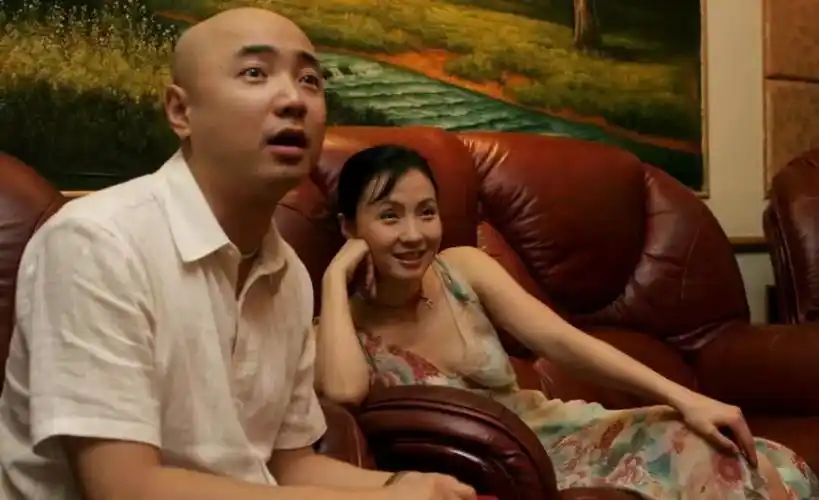 徐峥与陶虹两人亮相看到图四后网友摄影师过分了啊