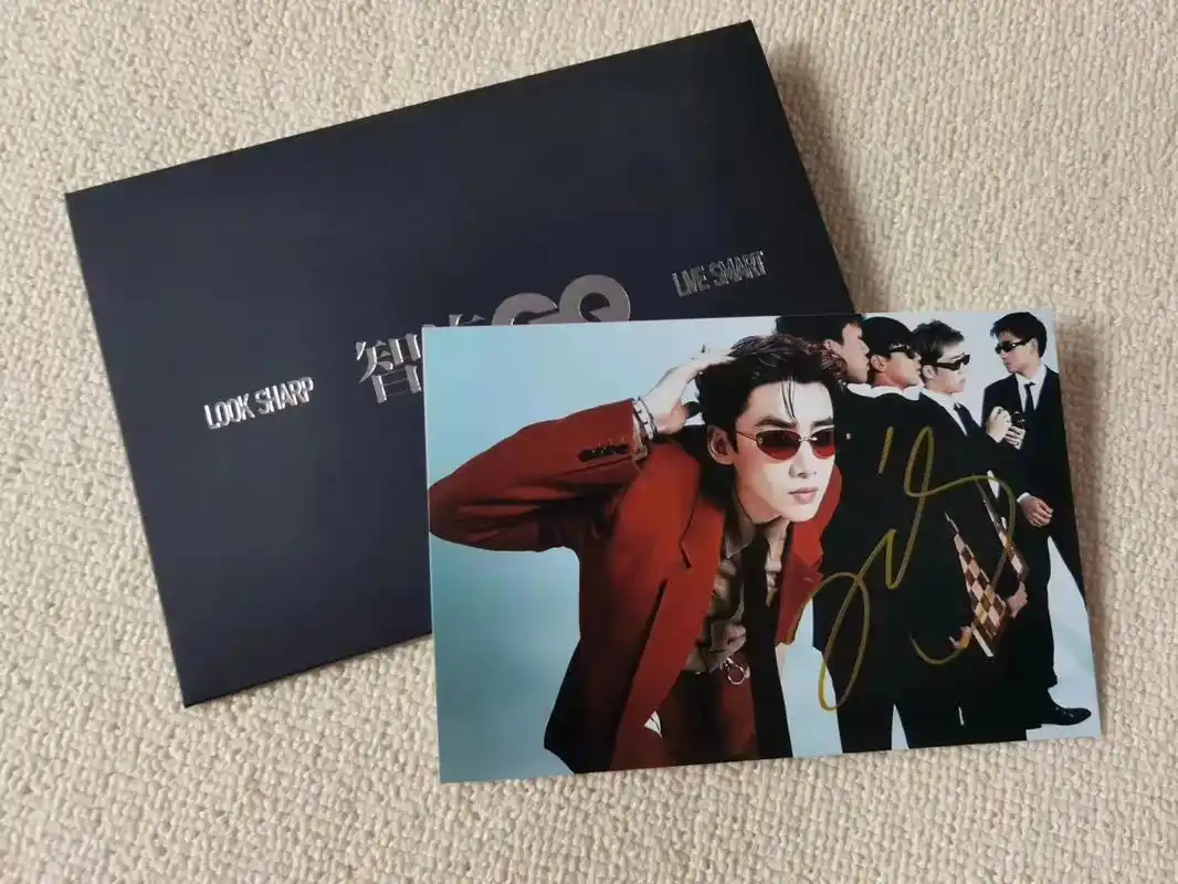 白敬亭 gq年度人物盛典 签名照 77官方信封97 - 抖音