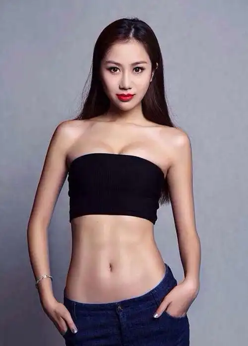 孙悦娇妻火爆时装秀 镂空低胸露背秀美腿 (20/45)