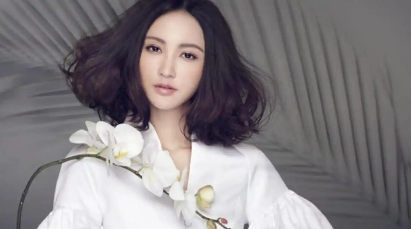 【张歆艺深夜发文力挺演艺圈,称不是所有人都是坏人,网友:你是在说谁?