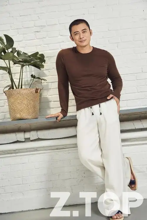 樊少皇最新机车大片曝光复古时尚尽情释放型男魅力