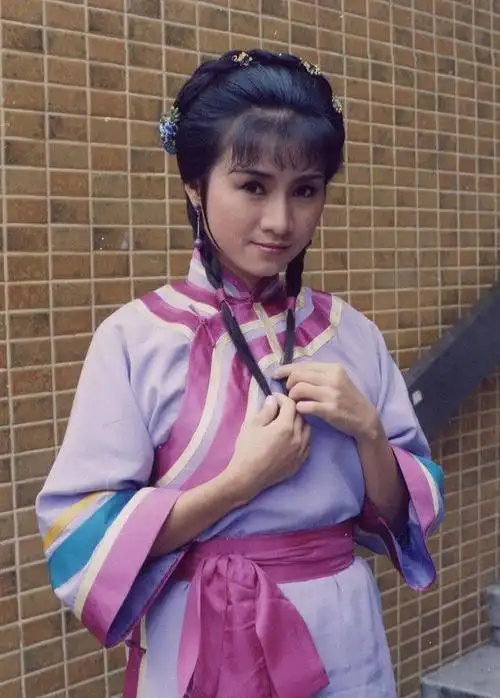 她是童安格的表妹曾红过刘嘉玲是最美华筝公主如今难觅踪迹