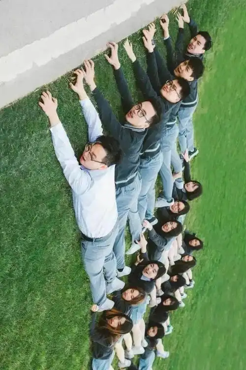 10人创意集体拍照姿势(毕业照拍摄姿势参考!pose对了,怎么拍都美)