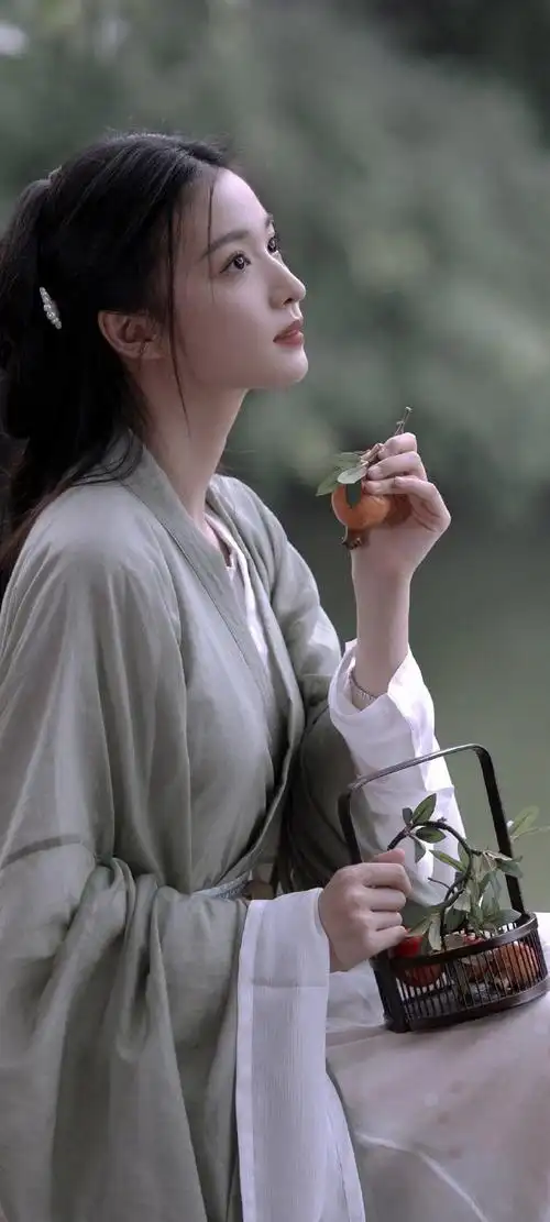 王楚然 侧颜#美女侧脸的神图太多,十八宫格都放不下～#95花的侧颜