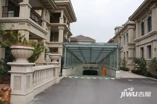 城市嘉苑社区实景 别墅区地下车库