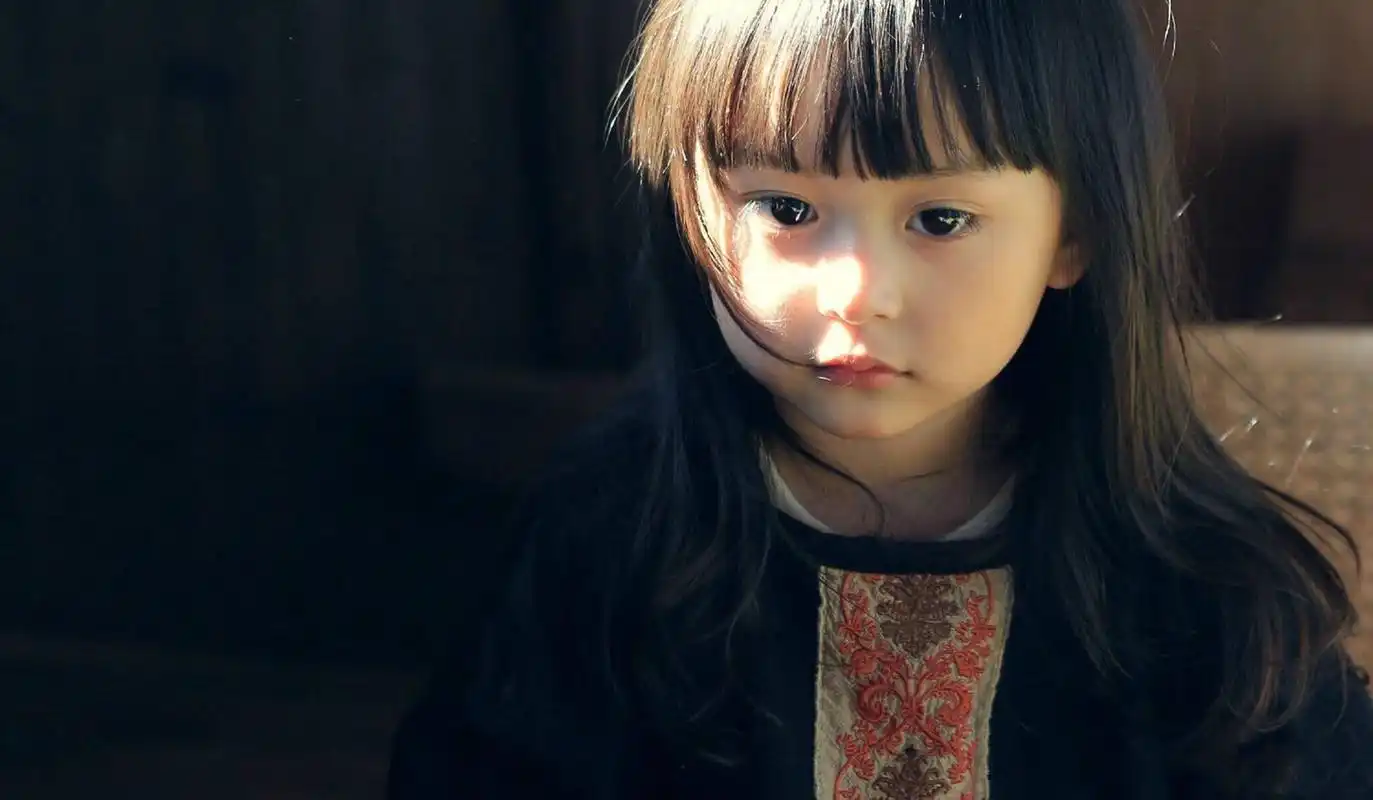 憨态可鞠,小巧玲珑——"爆红萌娃"刘楚恬