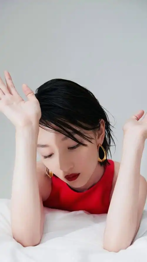 演员周冬雨,年轻的影后,清纯可人,演技出众,来看美照