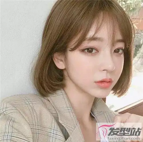 女生显白棕色染发文艺女生棕色发型图片