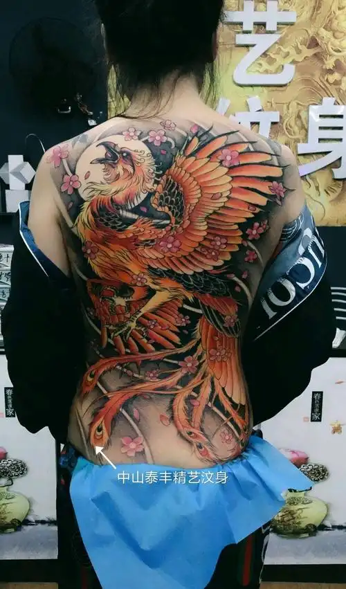 满背纹身图片_背部老传统新传统纹身图案