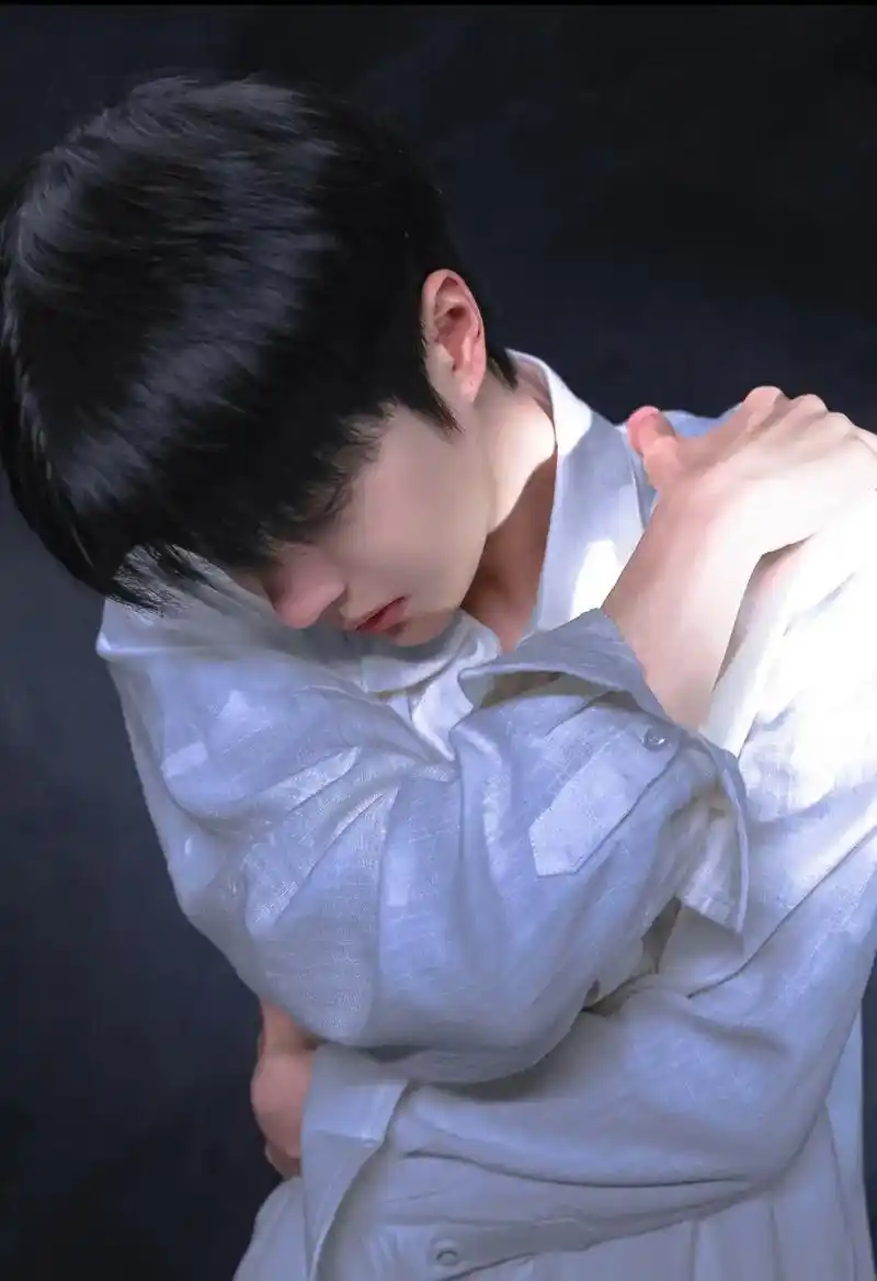 王一博赤脚跳像阳光那样每一张照片都封神