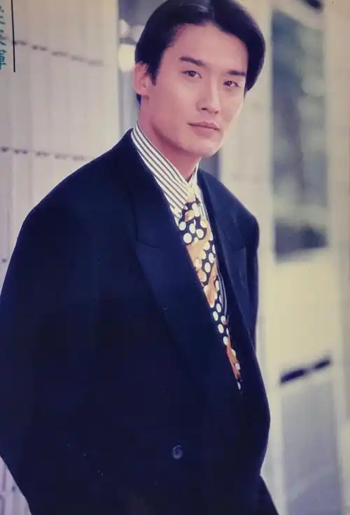 梁家辉气质真的很百变啊!鹅们觉不觉得他特别性感.