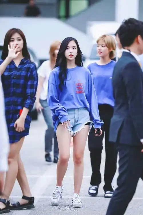 名井南 mina 1997年3月24日出生于美国德州圣安东尼奥,日籍韩国女歌手