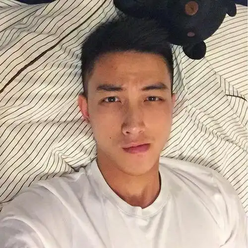 国内阳光干净帅哥真实生活照