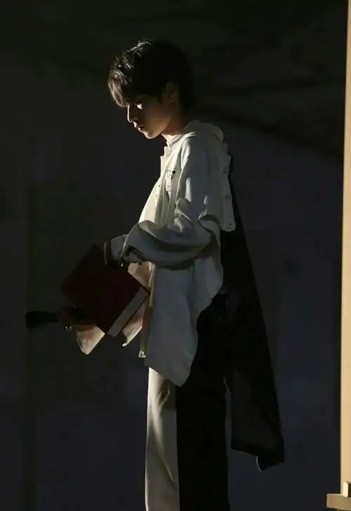 有没有刘耀文帅照,适合当壁纸的? - 知乎