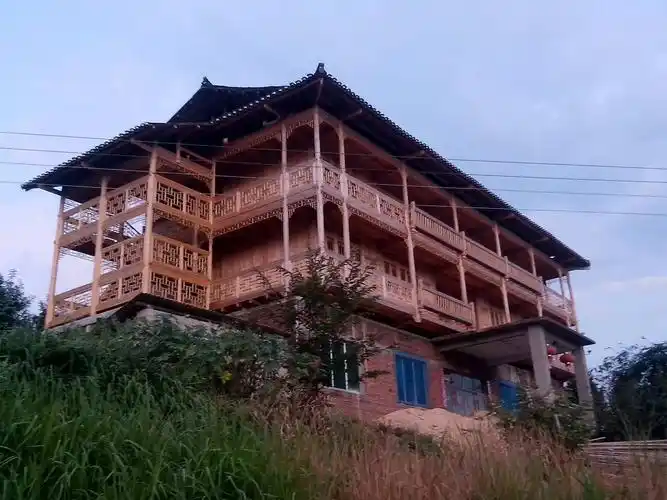 有没有人想这样的木房别墅?全都可以做.这是少数民族风格.