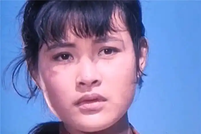 《小花》:唐国强还是奶油小生,18岁的陈冲一炮而红_刘晓庆_张铮_电影