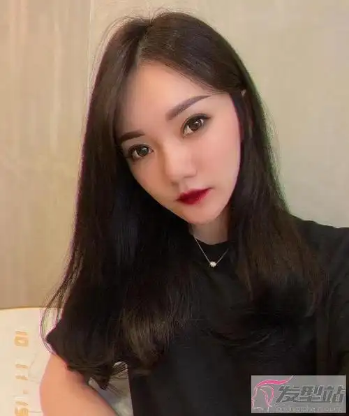 接近黑色的染发颜色超仙黑茶色发型一样美哭你