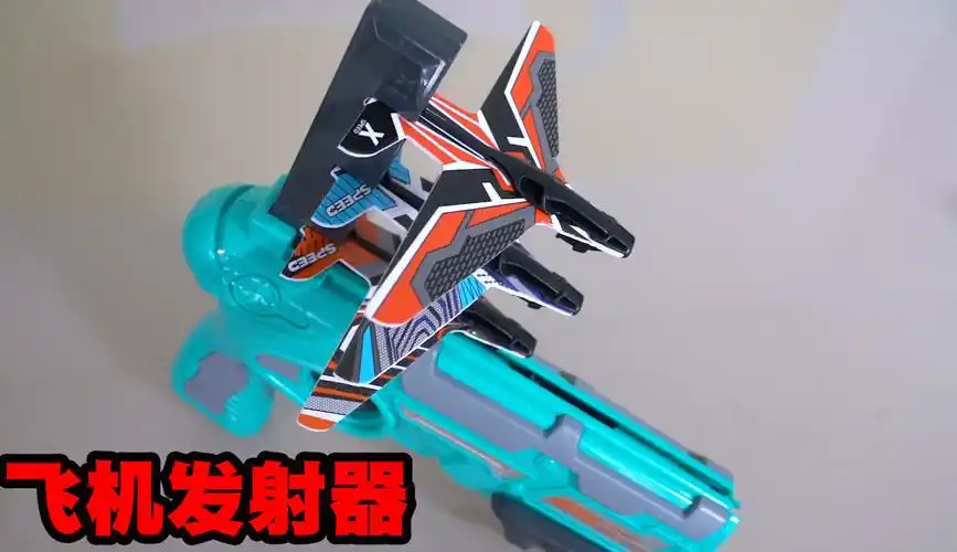 鹿子也开箱奥特曼大盲盒