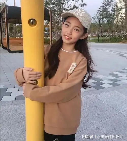 12岁女童凭颜值走红也因此停止发育父母的私心毁了孩子