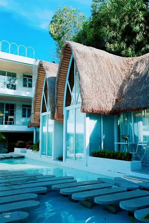 原创三亚网红民宿人均200多体验巴厘岛茅草屋风情