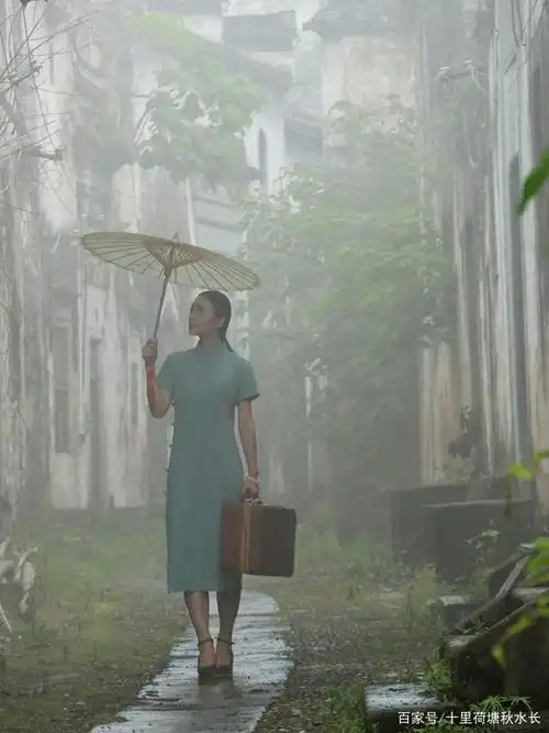 青鸟不传云外信,丁香空结雨中愁:解读《雨巷》主题的多重意蕴