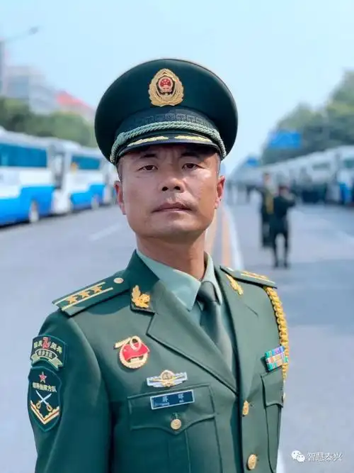 现任武警特战某支队副支队长他是泰兴市张桥镇万桥村人有一位是咱泰兴