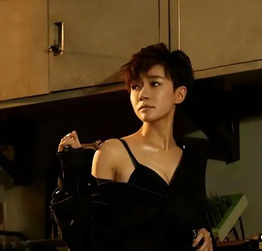 焦俊艳与男子多次一同回家,还穿同款羽绒服,焦恩俊无辜躺枪_恋情_一起