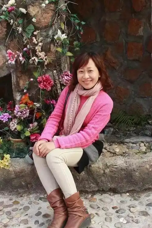 兼任宝安区幼儿园兼职教研员,宝安区幼儿园"李红英明师工作坊"主持人