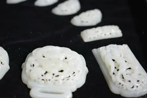 辽金玉透雕刻花带板一套