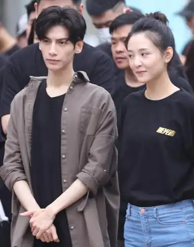 小赵默笙何以琛合体!罗云熙吴倩新戏开机cp感爆棚