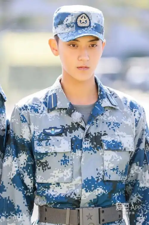 [黄子韬][分享]161205 周一到了,看最新一期真正男子汉黄子韬cut吧!