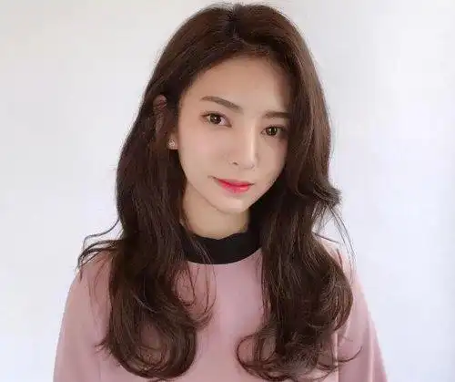 30岁女生长发烫梨花头一个卷清新多个卷优雅_发型造型_宝妈时尚生活网