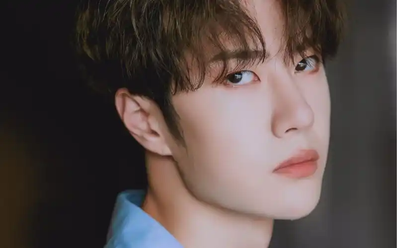 王一博早期刚出道的奶博白牡丹时期