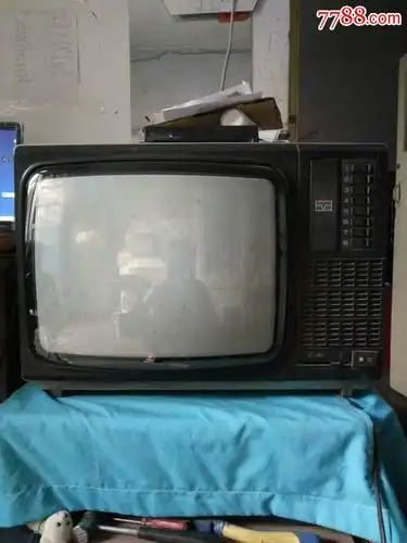 老彩电一台(正常)