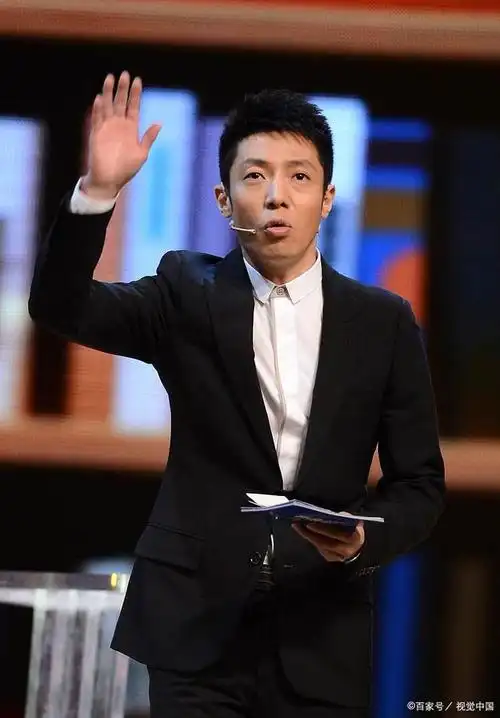 撒贝宁"潮"起来了,事业,爱情双丰收,真是人生赢家!