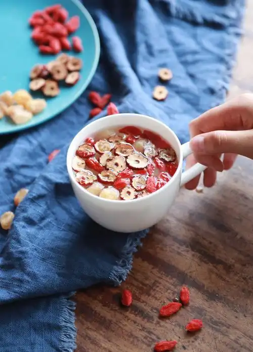 p>红枣枸杞茶是以红枣,枸杞为主要原料制作而成的养生茶.