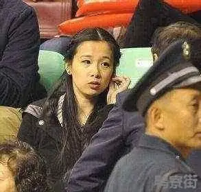 杨鸣老婆唐佳良干什么的杨鸣老婆是干什么的