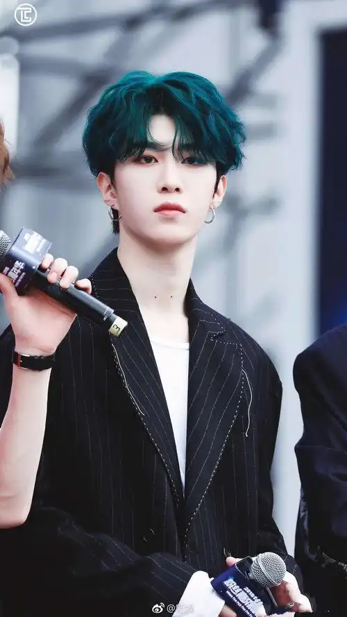 十八岁少年范丞丞