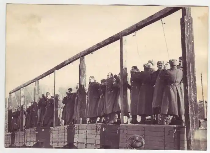 老照片:苏联对十二名德国战犯执行绞刑全过程