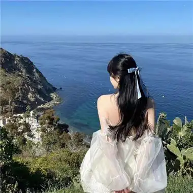 高清好看的蓝色系海边唯美女头图片
