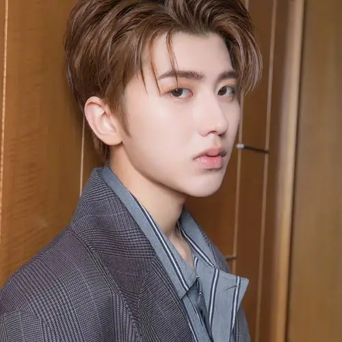 蔡徐坤居家写真图片