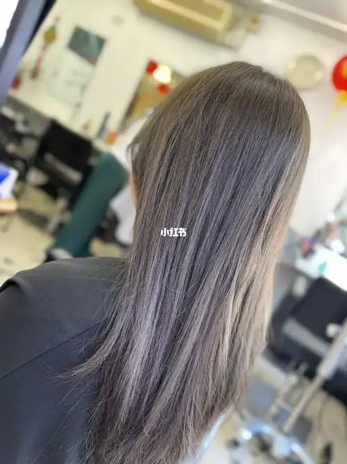 青灰色非常显白的发色
