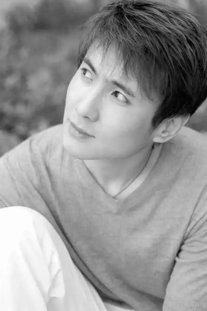 沈腾搞怪照片被翻出,网友取名新外号"硬照鬼才"曾经颜值爆表!