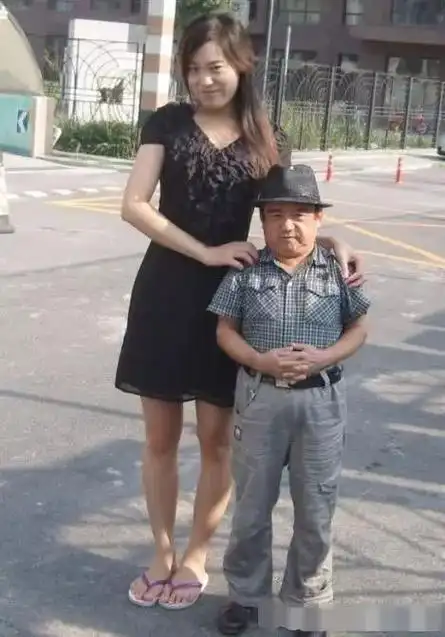 娱乐圈中丑男妻子对比这差距还真大网友长的越丑妻子越美