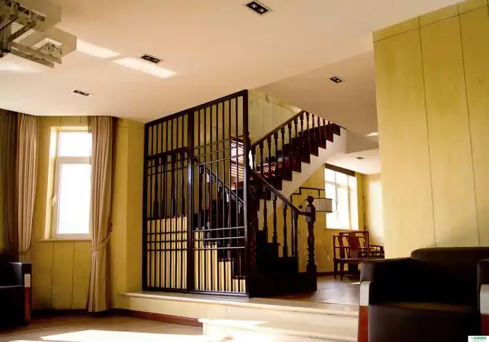 复式楼楼梯隔断效果图